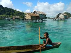 Dorf eines Seenomaden Volkes bei Borneo