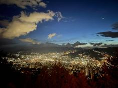 Medellín bei Nacht