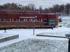 Die Uni vom Bibliotheksgebäude im Winter