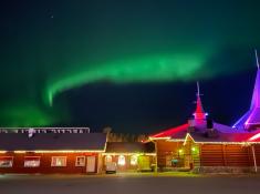 Nordlichter im Santa-Claus Village