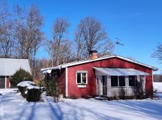 Schwedisches Haus im Winter