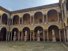 Innenhof der Universität Pavia (historischer Campus in der Stadt)